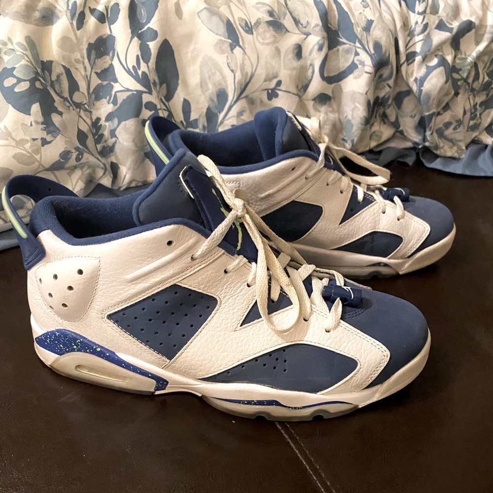 Air Jordan 6 UNC